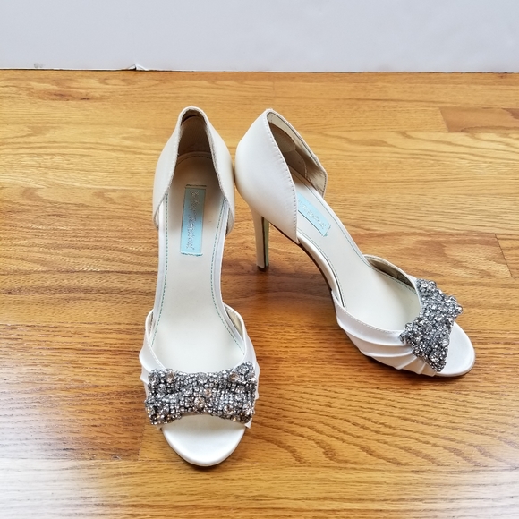 betsey johnson gina ivory